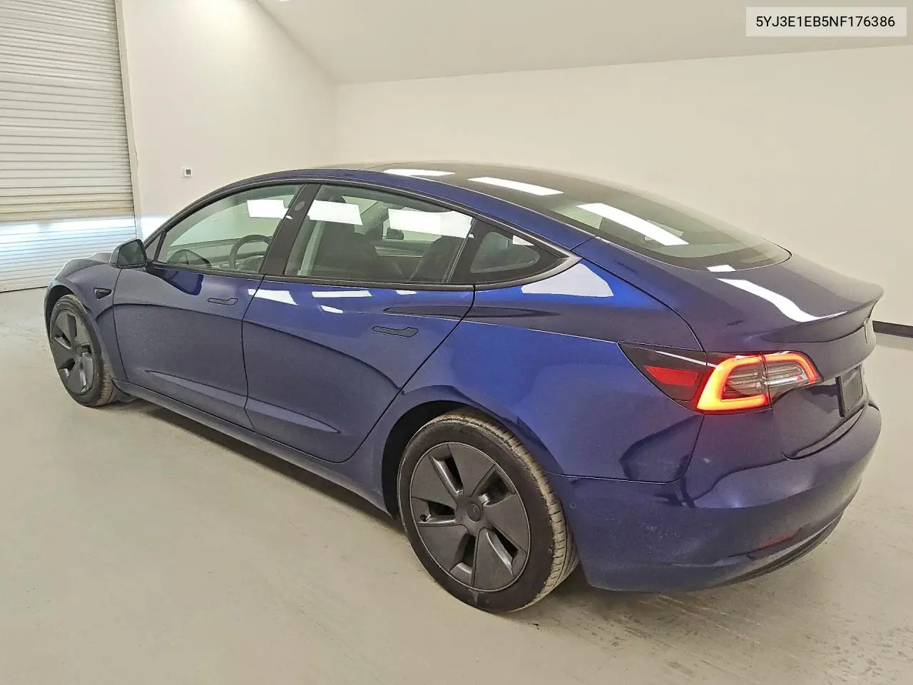 Auction sale of the 2022 Tesla Model 3 , vin: 5YJ3E1EB5NF176386, lot number: 65493976