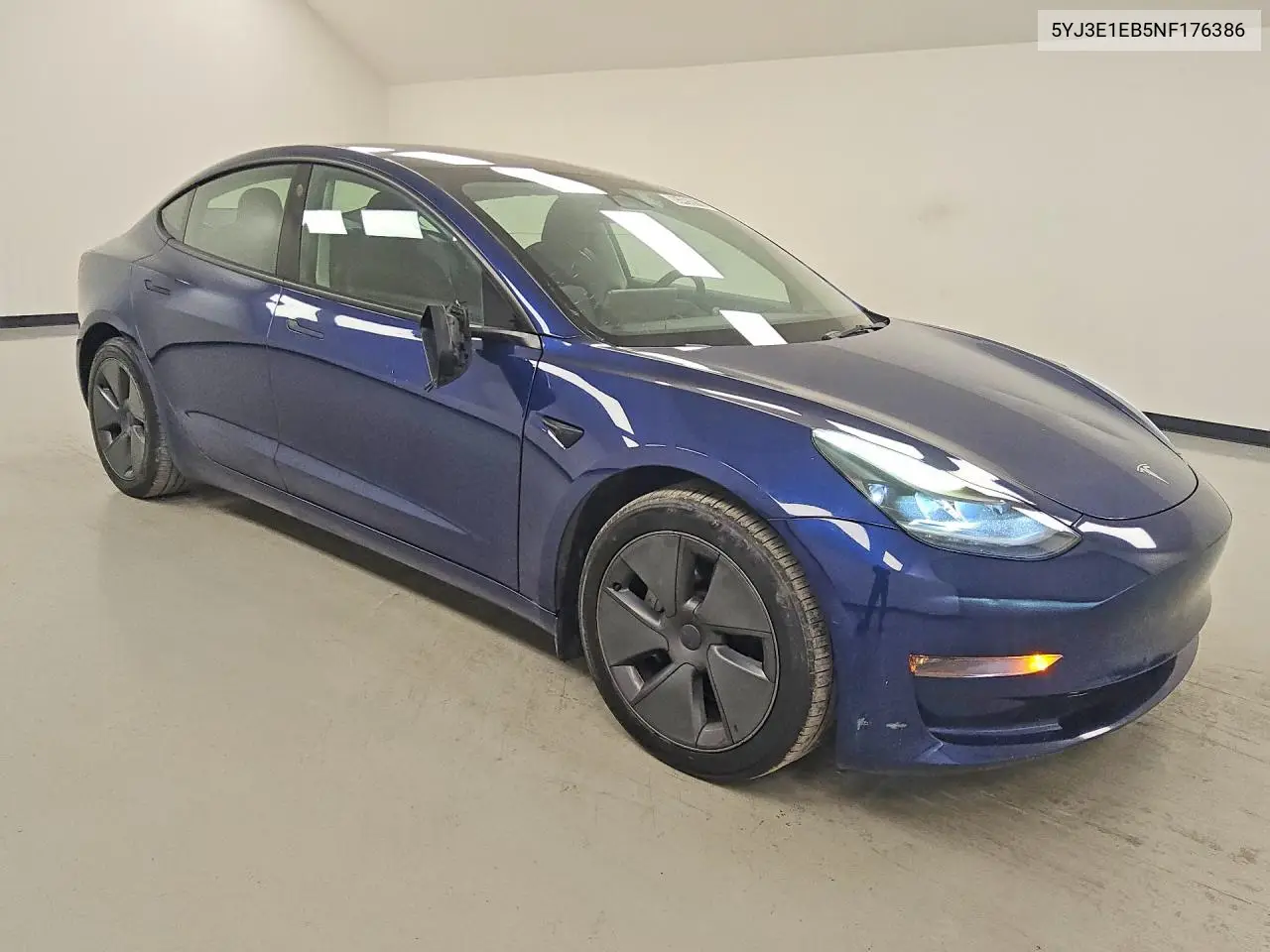 Auction sale of the 2022 Tesla Model 3 , vin: 5YJ3E1EB5NF176386, lot number: 65493976