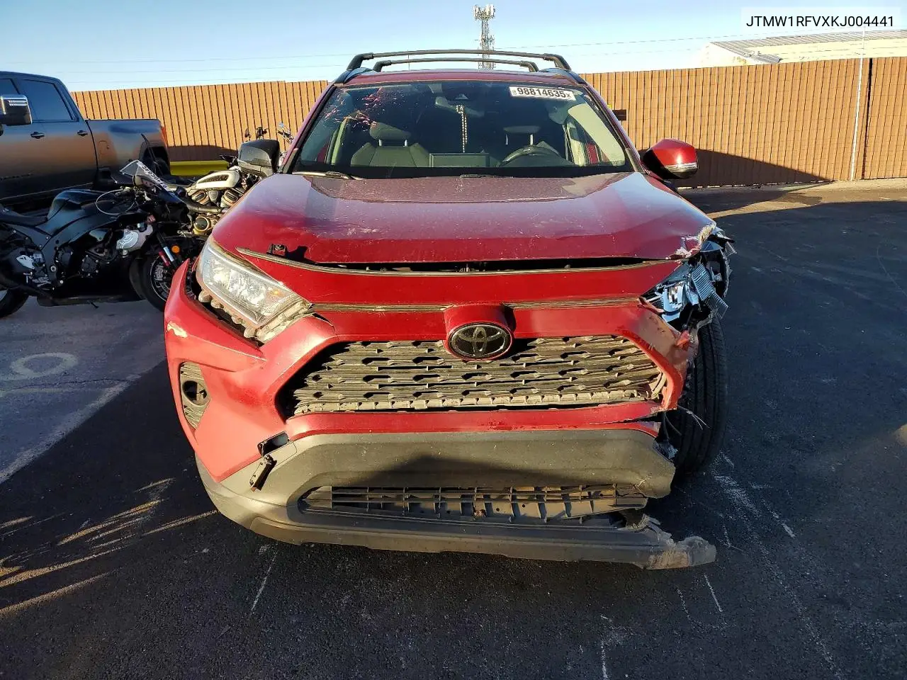 Auction sale of the 2019 Toyota RAV 4 , vin: JTMW1RFVXKJ004441, lot number: 98814635