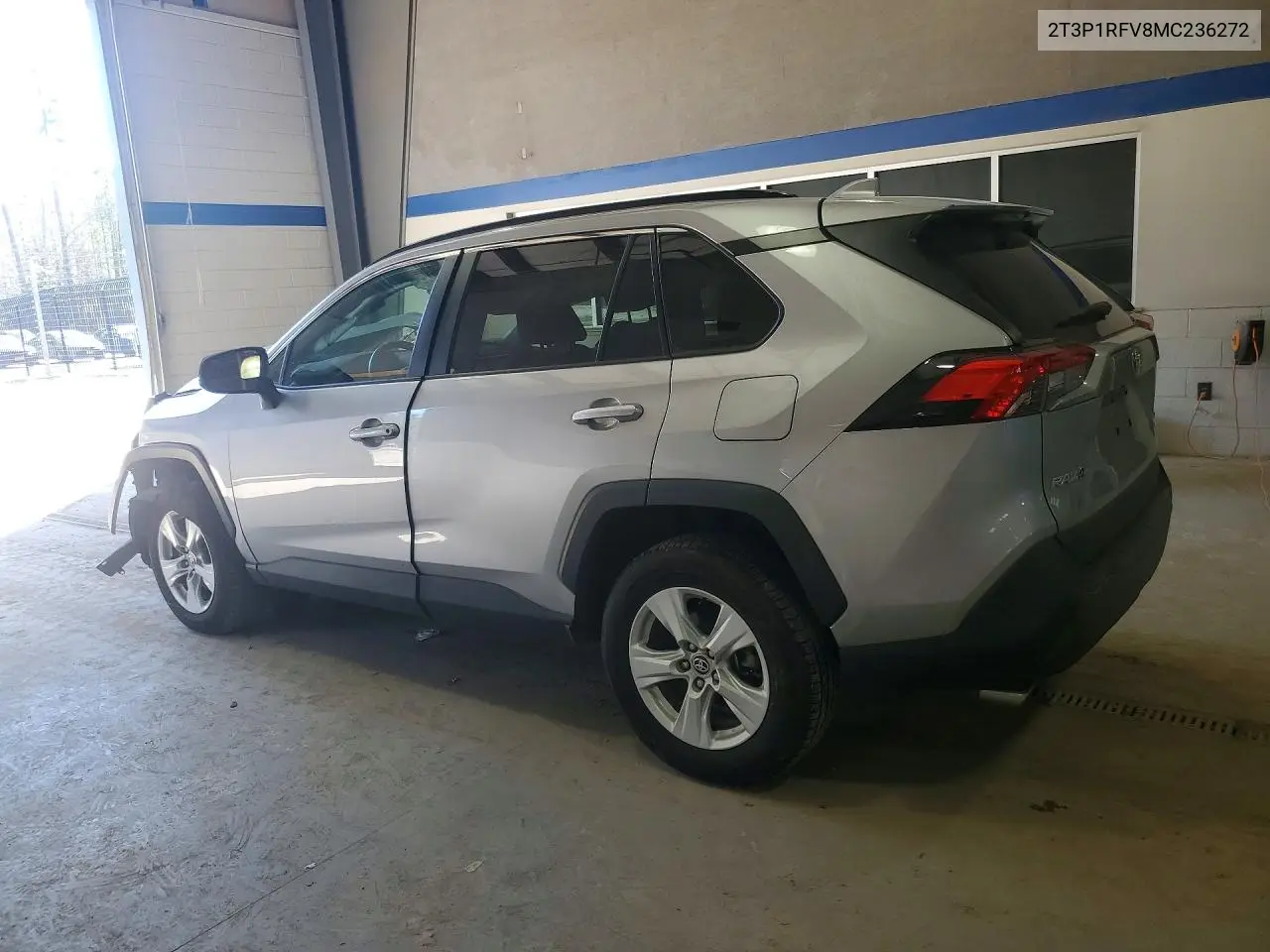 Auction sale of the 2021 Toyota RAV 4 , vin: 2T3P1RFV8MC236272, lot number: 41710736