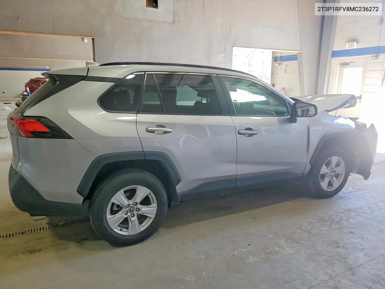Auction sale of the 2021 Toyota RAV 4 , vin: 2T3P1RFV8MC236272, lot number: 41710736