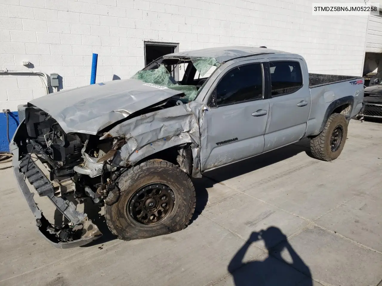 Auction sale of the 2018 Toyota Tacoma , vin: 3TMDZ5BN6JM052258, lot number: 69569753