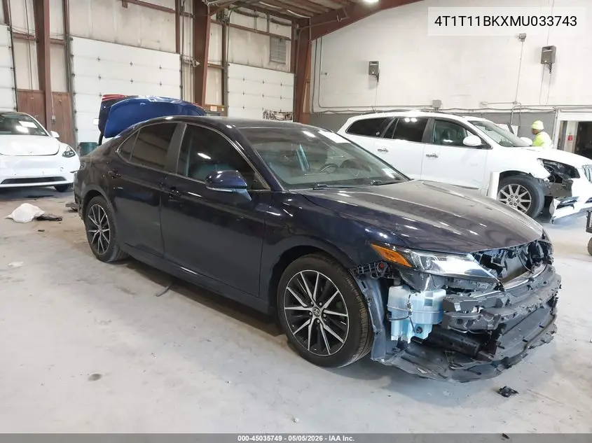 Auction sale of the 2021 Toyota Camry , vin: 4T1T11BKXMU033743, lot number: 45035749